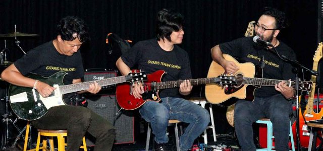 Gitaris Teman Semua: The Life of Session Musician