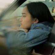 Representasi Visual ‘Bercumbu’ Milik Mariani Oelong Melalui Sebuah Video Musik