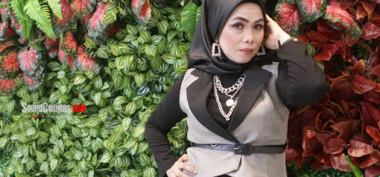 Kau : Single Ke-dua Tia Veres Buktikan Konsisten Lady Rocker Indonesia
