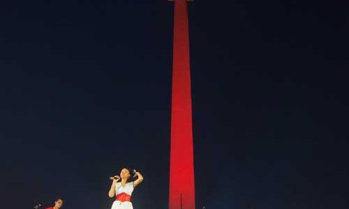 Bawakan Single “Ingat -Ingat Pesan Mama” Efah Aaralyn Tampil Energik di Monas Week 2025