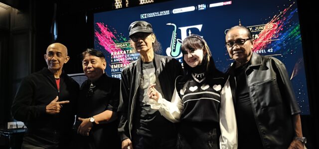 DALAM SATU PANGGUNG BERSEJARAH KONSER 7 BINTANG INDONESIA HADIRKAN TUJUH LEGENDA MUSIK NASIONAL