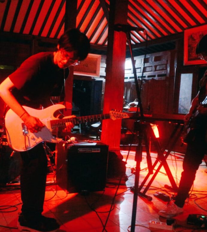 Perkenalan Gelap dan Jujur dari Black Langues Di single “Happy”